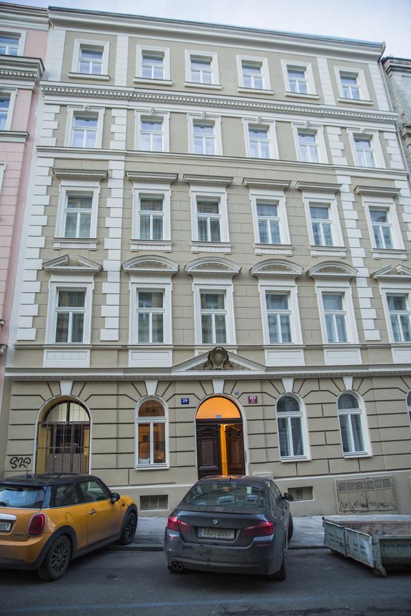 Gregory House Aparthotel Praha Bagian luar foto